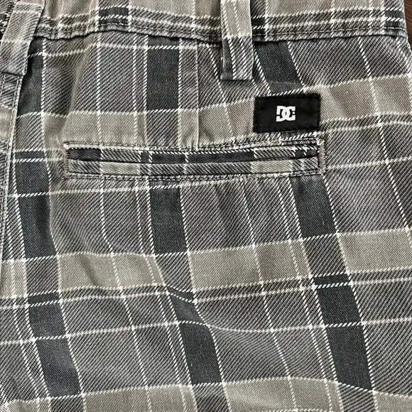 DC Gray, Black & White Plaid Checkered Men's Casual Shorts Sz 28 - Picture 4 of 9
